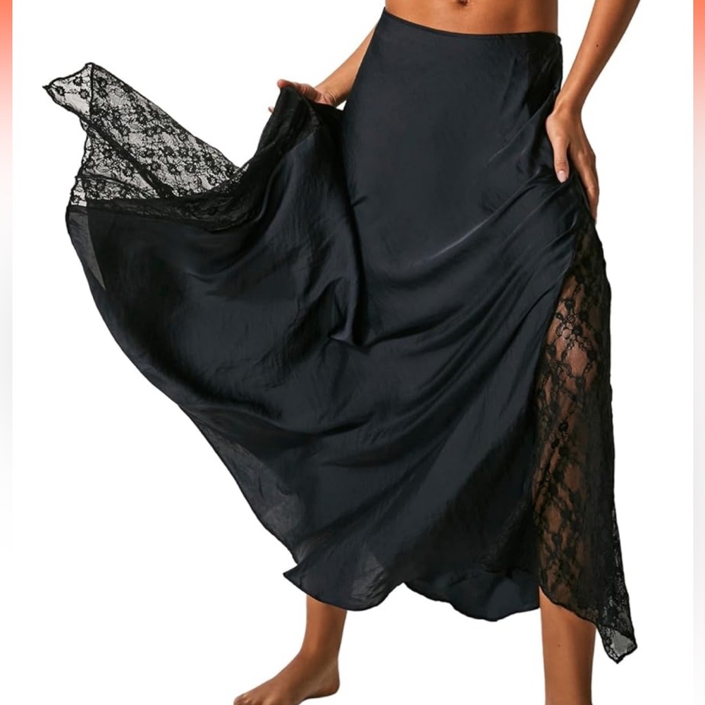 Free People — Make You Mine Half Slip – Size Small — black — NWOT